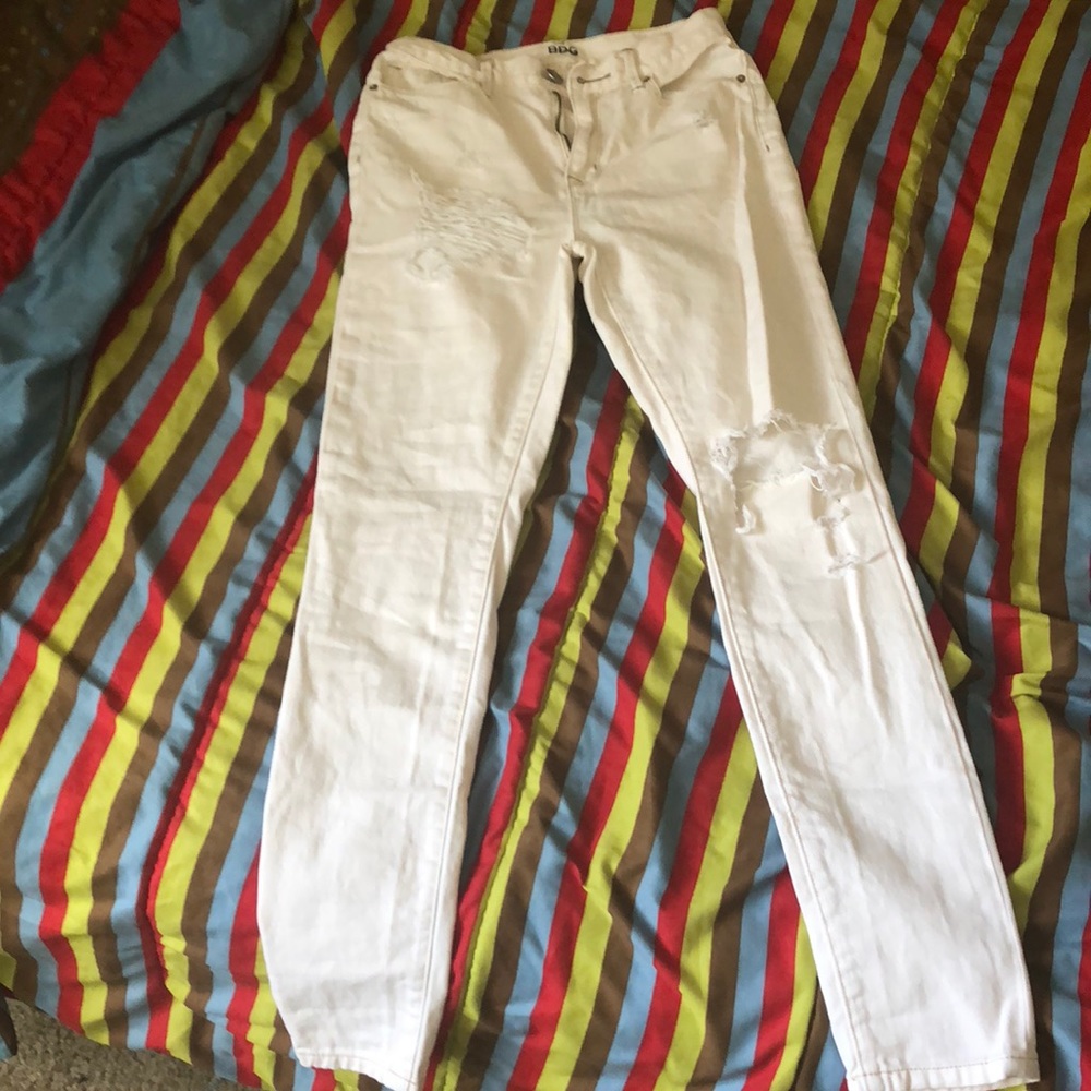 White damaged jeans woman size 24w 29L. Worn once.